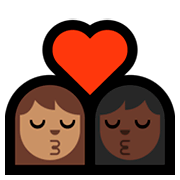 sich küssendes Paar - Frau: mittlere Hautfarbe, Frau: dunkle Hautfarbe