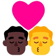 Emoji 👨🏿‍❤️‍💋‍👨 Bacio Tra Coppia - Uomo: Carnagione Scura, Hombre su Microsoft Windows 11 22H2.