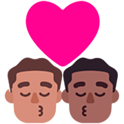 👨🏽‍❤️‍💋‍👨🏾 Emoji sich küssendes Paar - Mann: mittelhelle Hautfarbe Microsoft Windows 11 22H2.