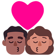 👨🏾‍❤️‍💋‍👩🏽 Emoji sich küssendes Paar - Mann: mitteldunkle Hautfarbe, Frau: mittlere Hautfarbe Microsoft Windows 11 22H2.