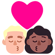 👨🏼‍❤️‍💋‍👩🏾 Emoji sich küssendes Paar - Mann: mittelhelle Hautfarbe, Frau: mitteldunkle Hautfarbe Microsoft Windows 11 22H2.