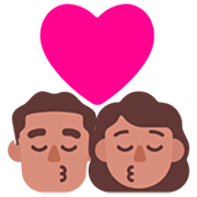 Emoji 👨🏽‍❤️‍💋‍👩🏽 Bacio Tra Coppia - Uomo: Carnagione Olivastra, Donna: Carnagione Olivastra su Microsoft Windows 11 22H2.