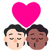 Emoji 🧑🏻‍❤️‍💋‍🧑🏾 Bacio Tra Coppia: persona, persona, Carnagione Chiara, Carnagione Abbastanza Scura su Microsoft Windows 11 22H2.