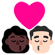 Emoji 👩🏿‍❤️‍💋‍👨🏻 Bacio Tra Coppia - Donna: Carnagione Scura, Uomo: Carnagione Chiara su Microsoft Windows 11 22H2.