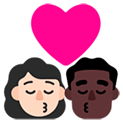 👩🏻‍❤️‍💋‍👨🏿 Emoji sich küssendes Paar - Frau: helle Hautfarbe, Mann: dunkle Hautfarbe Microsoft Windows 11 22H2.