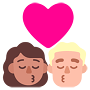 Emoji 👩🏽‍❤️‍💋‍👨🏼 Bacio Tra Coppia - Donna: Carnagione Olivastra, Uomo: Carnagione Abbastanza Chiara su Microsoft Windows 11 22H2.