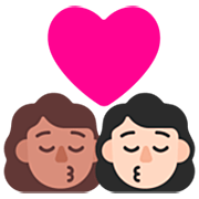 Emoji 👩🏽‍❤️‍💋‍👩🏻 Bacio Tra Coppia - Donna: Carnagione Olivastra, Donna: Carnagione Chiara su Microsoft Windows 11 22H2.