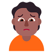 🙍🏾 Emoji missmutige Person: mitteldunkle Hautfarbe Microsoft Windows 11 22H2.
