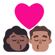 Emoji 👩🏾‍❤️‍💋‍👨🏽 Bacio Tra Coppia - Donna: Carnagione Abbastanza Chiara, Uomo: Carnagione Olivastra su Microsoft Windows 11 November 2021 Update.