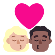 👩🏼‍❤️‍💋‍👨🏾 Emoji sich küssendes Paar - Frau: mittelhelle Hautfarbe, Mann: mitteldunkle Hautfarbe Microsoft Windows 11 November 2021 Update.