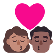 Emoji 👩🏽‍❤️‍💋‍👨🏾 Bacio Tra Coppia - Donna: Carnagione Olivastra, Uomo: Carnagione Abbastanza Scura su Microsoft Windows 11 November 2021 Update.