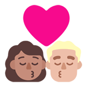 Emoji 👩🏽‍❤️‍💋‍👨🏼 Bacio Tra Coppia - Donna: Carnagione Olivastra, Uomo: Carnagione Abbastanza Chiara su Microsoft Windows 11 November 2021 Update.