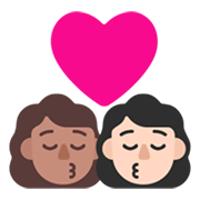Emoji 👩🏽‍❤️‍💋‍👩🏻 Bacio Tra Coppia - Donna: Carnagione Olivastra, Donna: Carnagione Chiara su Microsoft Windows 11 November 2021 Update.