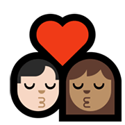 Emoji 👨🏻‍❤️‍💋‍👩🏽 Bacio Tra Coppia - Uomo: Carnagione Chiara, Donna: Carnagione Olivastra su Microsoft Windows 11.