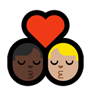 👨🏿‍❤️‍💋‍👨🏼 Emoji sich küssendes Paar - Mann: dunkle Hautfarbe, Mann: mittelhelle Hautfarbe Microsoft Windows 11.