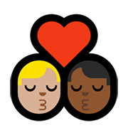 👨🏼‍❤️‍💋‍👨🏾 Emoji sich küssendes Paar - Mann: mittelhelle Hautfarbe, Mann: mitteldunkle Hautfarbe Microsoft Windows 11.