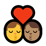 Emoji 👨‍❤️‍💋‍👨🏽 Bacio Tra Coppia - Uomo, Uomo: Carnagione Olivastra su Microsoft Windows 11.