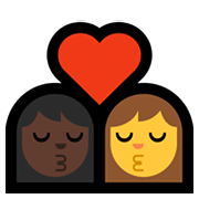 👩🏿‍❤️‍💋‍👩 Emoji Beijo - Mulher: Pele Escura, Mulher na Microsoft Windows 11.