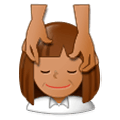 💆🏽‍♀️ Emoji Frau, die eine Kopfmassage bekommt: mittlere Hautfarbe Samsung Experience 8.0.