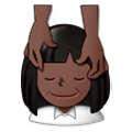 💆🏿‍♀️ Emoji Frau, die eine Kopfmassage bekommt: dunkle Hautfarbe Samsung Experience 8.0.