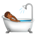 🛀🏾 Emoji Persona En La Bañera: Tono De Piel Oscuro Medio en Samsung One UI 1.0.