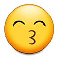 Emoji 😙 Faccina Che Bacia Con Occhi Sorridenti su Samsung One UI 2.5.