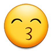 😙 Emoji Cara Besando Con Ojos Sonrientes en Samsung One UI 3.1.1.
