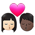 👨🏻‍❤️‍💋‍👩🏿 Emoji Beso - Hombre: Tono De Piel Claro, Mujer: Tono De Piel Oscuro en Samsung One UI 4.0 January 2022.