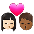 Emoji 👨🏻‍❤️‍💋‍👩🏾 Bacio Tra Coppia - Uomo: Carnagione Chiara, Donna: Carnagione Abbastanza Scura su Samsung One UI 4.0 January 2022.