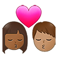 👨🏾‍❤️‍💋‍👩🏽 Emoji Beso - Hombre: Tono De Piel Oscuro Medio, Mujer: Tono De Piel Medio en Samsung One UI 4.0 January 2022.