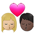 👨🏼‍❤️‍💋‍👩🏿 Emoji sich küssendes Paar - Mann: mittelhelle Hautfarbe, Frau: dunkle Hautfarbe Samsung One UI 4.0 January 2022.