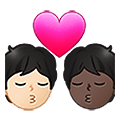 🧑🏻‍❤️‍💋‍🧑🏿 Emoji sich küssendes Paar: Person, Person, helle Hautfarbe, dunkle Hautfarbe Samsung One UI 4.0 January 2022.
