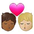 🧑🏾‍❤️‍💋‍🧑🏼 Emoji sich küssendes Paar: Person, Person, mitteldunkle Hautfarbe, mittelhelle Hautfarbe Samsung One UI 4.0 January 2022.