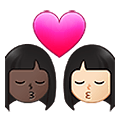 👩🏿‍❤️‍💋‍👩🏻 Emoji Beijo - Mulher: Pele Escura, Mulher: Pele Clara na Samsung One UI 4.0 January 2022.