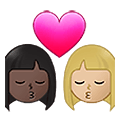 👩🏿‍❤️‍💋‍👩🏼 Emoji sich küssendes Paar - Frau: dunkle Hautfarbe, Frau: mittelhelle Hautfarbe Samsung One UI 4.0 January 2022.