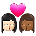👩🏻‍❤️‍💋‍👩🏾 Emoji sich küssendes Paar - Frau: helle Hautfarbe, Frau: mitteldunkle Hautfarbe Samsung One UI 4.0 January 2022.