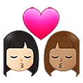 👩🏻‍❤️‍💋‍👩🏽 Emoji sich küssendes Paar - Frau: helle Hautfarbe, Frau: mittelhelle Hautfarbe Samsung One UI 4.0 January 2022.