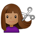 Emoji 💇🏽‍♀️ Taglio Di Capelli Per Donna: Carnagione Olivastra su Samsung One UI 4.0 January 2022.