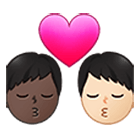 Emoji 👨🏿‍❤️‍💋‍👨🏻 Bacio Tra Coppia - Uomo: Carnagione Scura, Uomo: Carnagione Chiara su Samsung One UI 4.0.