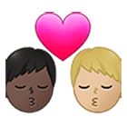 👨🏿‍❤️‍💋‍👨🏼 Emoji sich küssendes Paar - Mann: dunkle Hautfarbe, Mann: mittelhelle Hautfarbe Samsung One UI 4.0.