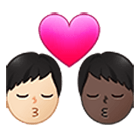 👨🏻‍❤️‍💋‍👨🏿 Emoji sich küssendes Paar - Mann: helle Hautfarbe, Mann: dunkle Hautfarbe Samsung One UI 4.0.