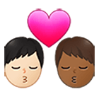 Emoji 👨🏻‍❤️‍💋‍👨🏾 Bacio Tra Coppia - Uomo: Carnagione Chiara, Uomo: Carnagione Abbastanza Scura su Samsung One UI 4.0.