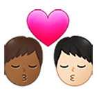 Emoji 👨🏾‍❤️‍💋‍👨🏻 Bacio Tra Coppia - Uomo: Carnagione Abbastanza Scura, Uomo: Carnagione Chiara su Samsung One UI 4.0.