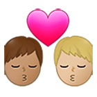 👨🏽‍❤️‍💋‍👨🏼 Emoji sich küssendes Paar - Mann: mittlere Hautfarbe, Mann: mittelhelle Hautfarbe Samsung One UI 4.0.