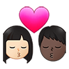 👩🏻‍❤️‍💋‍👨🏿 Emoji sich küssendes Paar - Frau: helle Hautfarbe, Mann: dunkle Hautfarbe Samsung One UI 4.0.