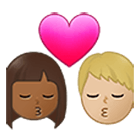 👩🏾‍❤️‍💋‍👨🏼 Emoji sich küssendes Paar - Frau: mitteldunkle Hautfarbe, Mann: mittelhelle Hautfarbe Samsung One UI 4.0.