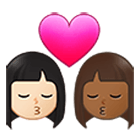 👩🏻‍❤️‍💋‍👩🏾 Emoji Beijo - Mulher: Pele Clara, Mulher: Pele Morena Escura na Samsung One UI 4.0.