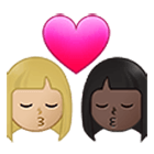 👩🏼‍❤️‍💋‍👩🏿 Emoji sich küssendes Paar - Frau: helle Hautfarbe, Frau: dunkle Hautfarbe Samsung One UI 4.0.