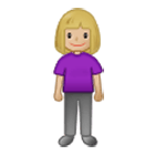 🧍🏼‍♀️ Emoji Mujer De Pie: Tono De Piel Claro Medio en Samsung One UI 4.0.