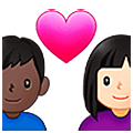👨🏻‍❤️‍👩🏿 Emoji Liebespaar - Mann: helle Hautfarbe, Frau: dunkle Hautfarbe Samsung One UI 5.0.